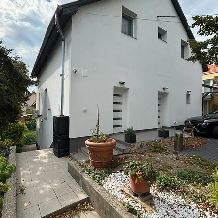 Benjamin Apartman *