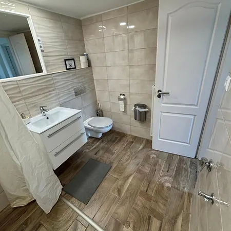 Benjamin Apartman