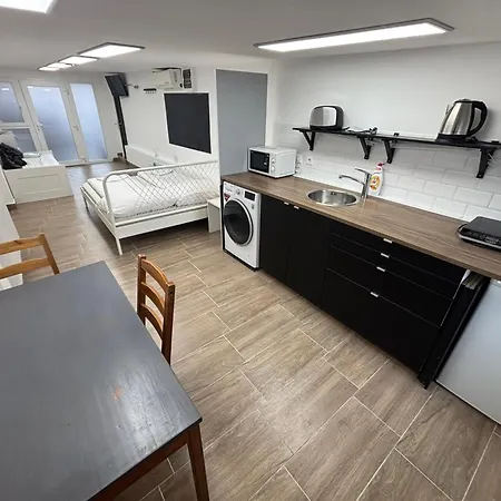 Benjamin Apartman *